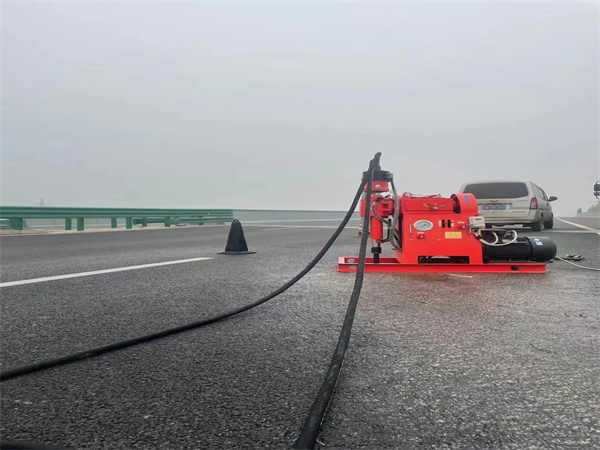 潭牛镇马路路基路面开裂下沉注浆加固灌浆